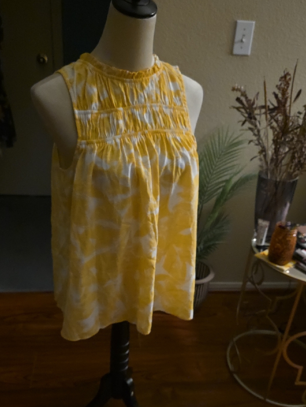 Nine West Yellow and White Ruffled Neck Tank